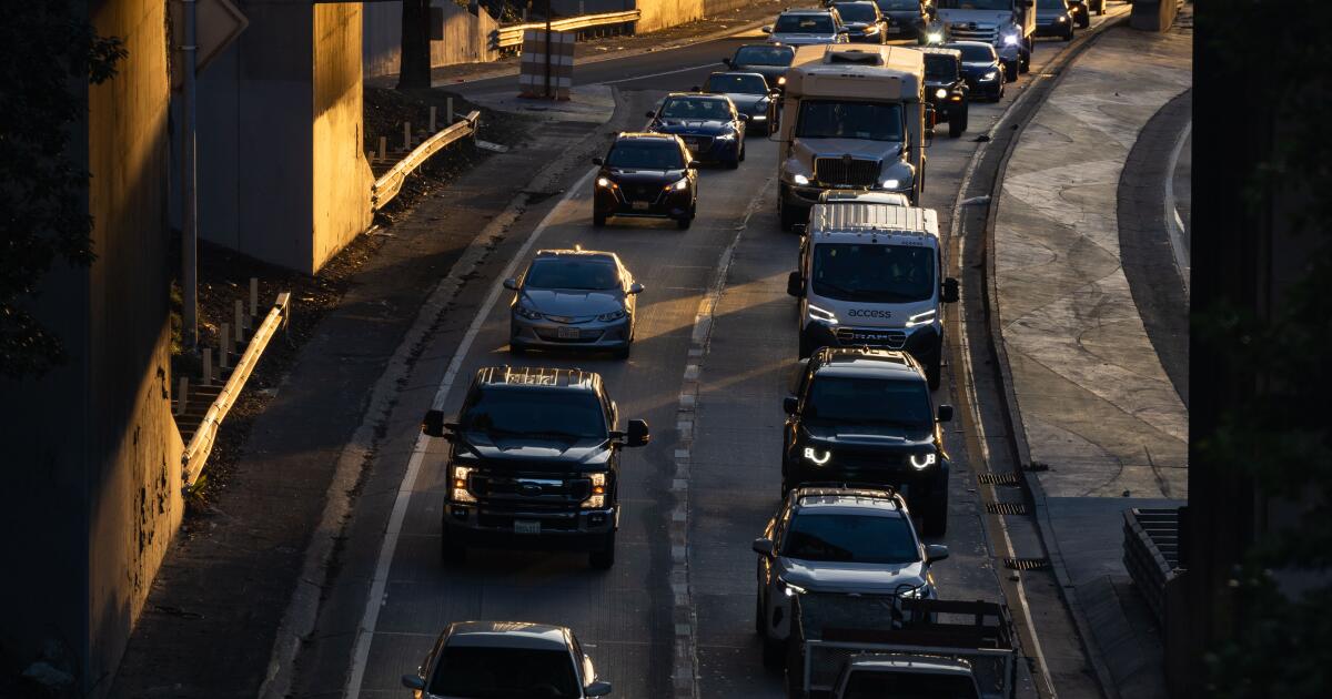 Trump envisage d'assouplir les règles de kilométrage des véhicules qui limitent la pollution de l'air