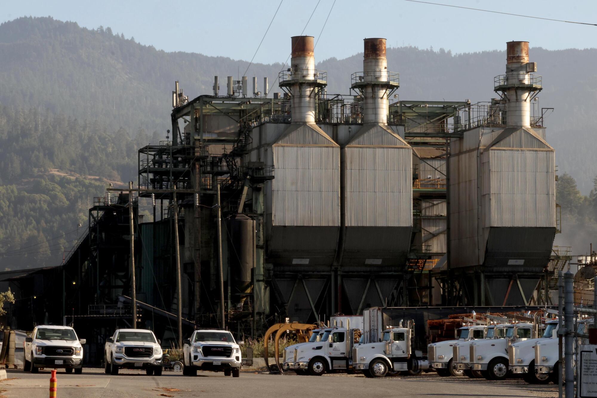 une centrale électrique en milieu rural