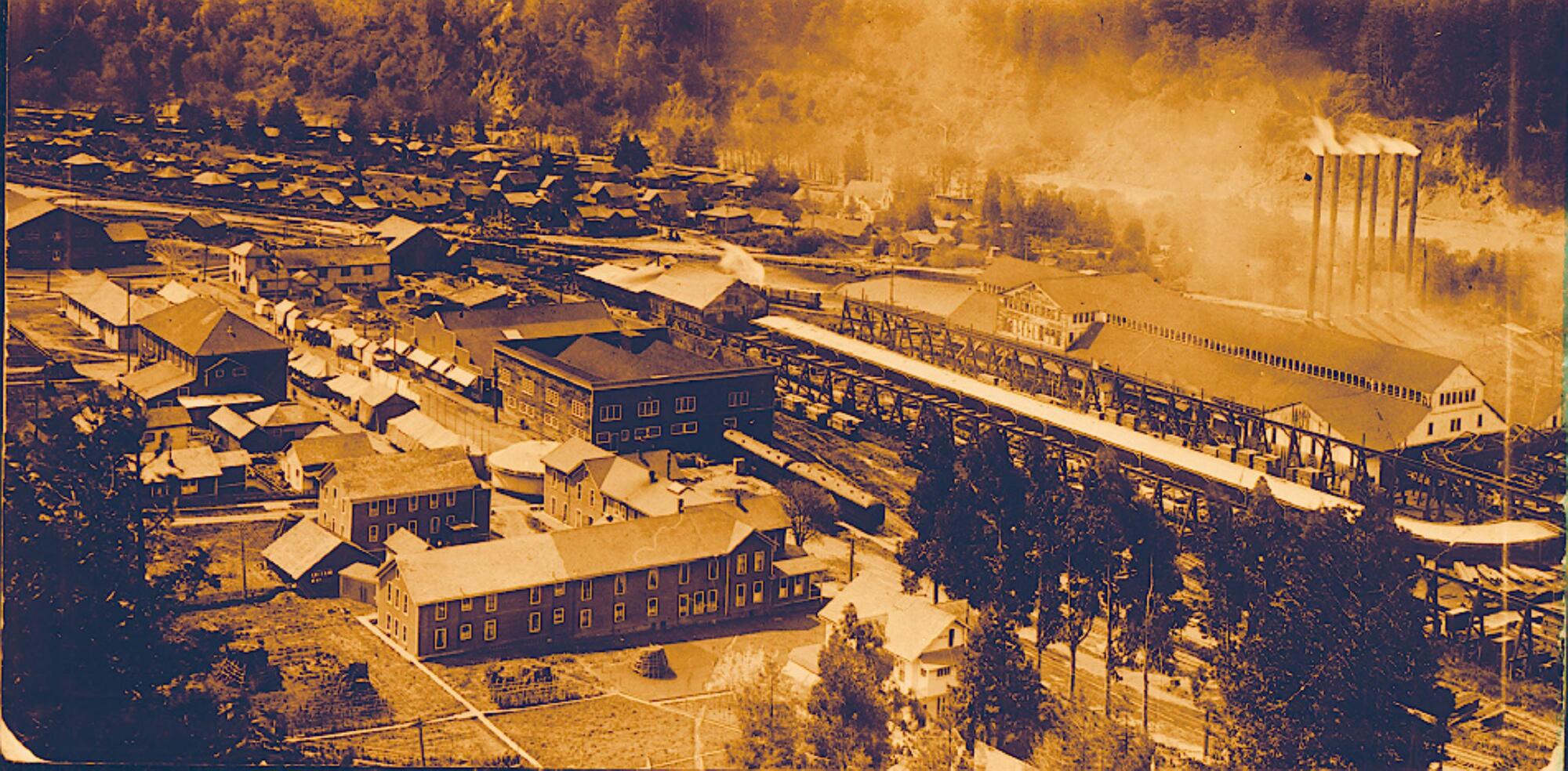 Une vue de la ville de Scotia, à la fin des années 1800 ou au début des années 1900.