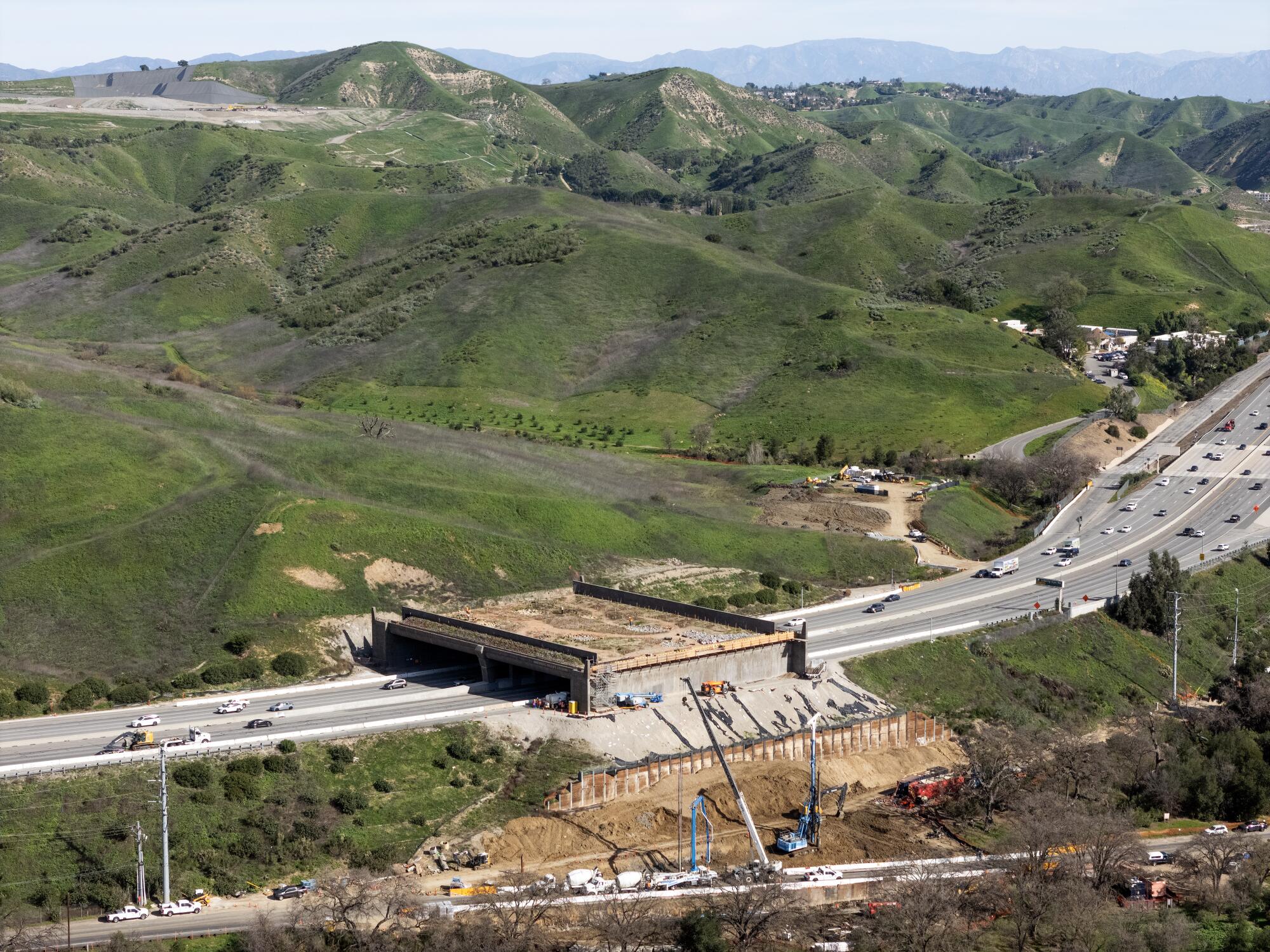 Une vue aérienne du passage à faune de Wallis Annenberg.