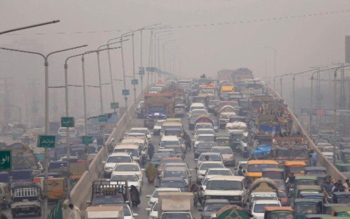 Le NO2 est un contaminant dangereux pour la santé émis par les voitures à essence.