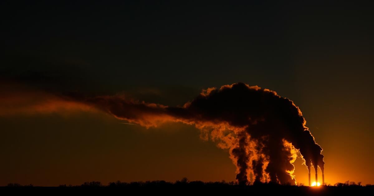La pollution par le carbone aux États-Unis a augmenté en 2025. Les experts accusent l’hiver froid, les prix élevés du gaz naturel et les centres de données