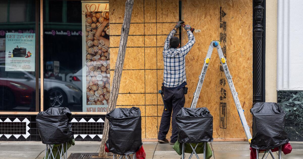 Rose Parade se prépare à une pluie presque certaine alors que la tempête trempe SoCal