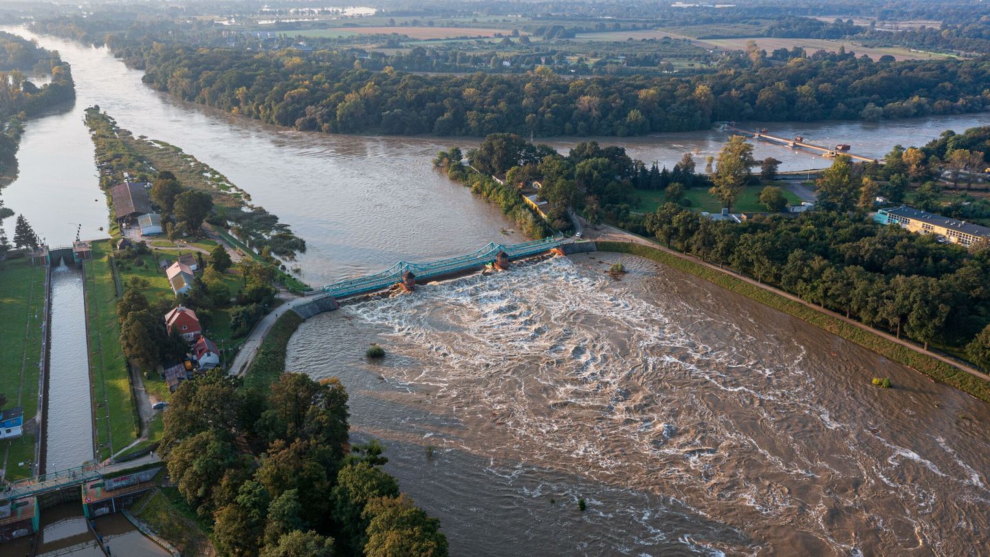 Inondations en Pologne dues au débordement de la rivière Odra (EFE/M.Kulczynski)