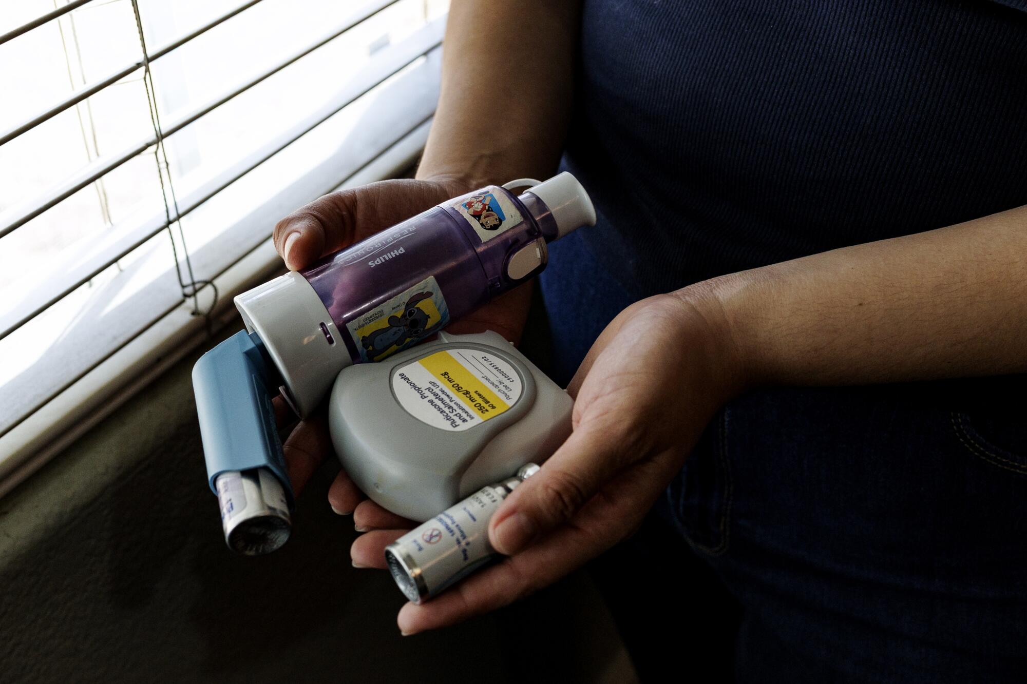 Fernanda Camarillo, résidente impériale, détient certains de ses médicaments.