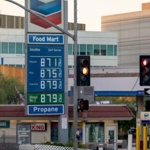 Les prix abusifs de l’essence en Californie suscitent un avertissement