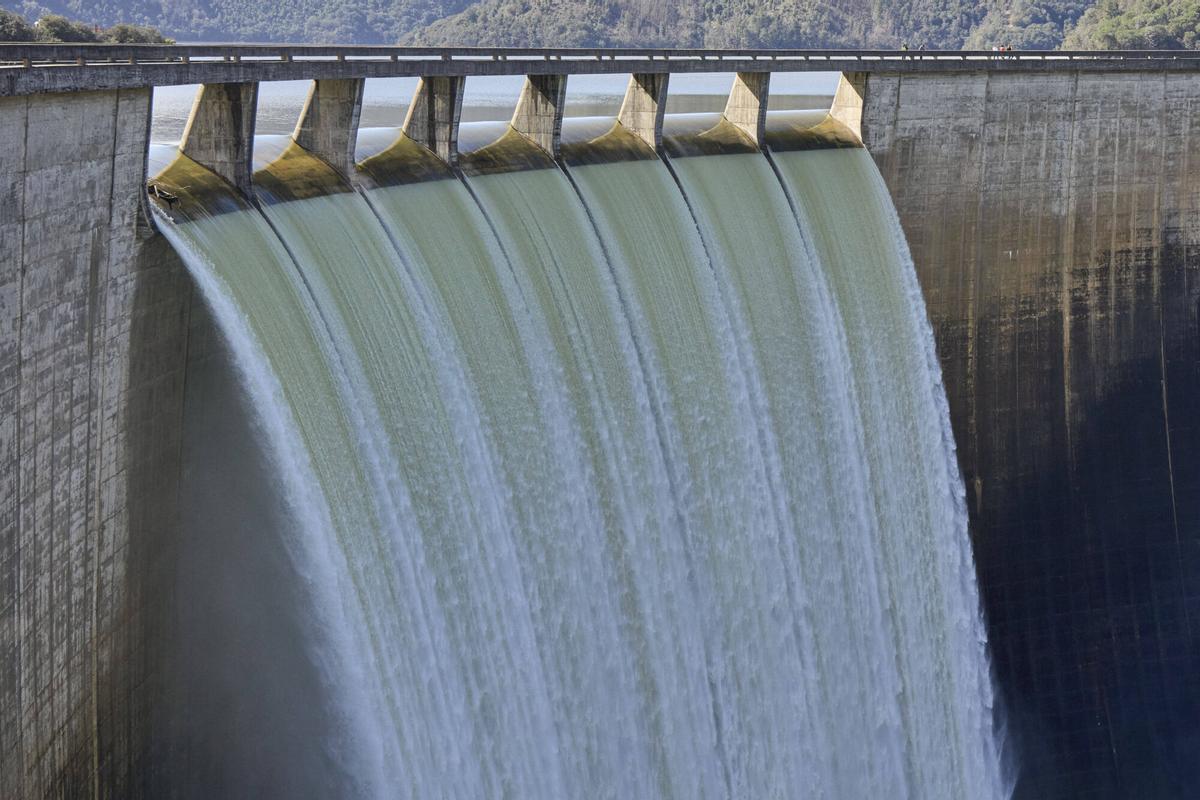 Image des ordinateurs ouverts du Pantano de Susqueda