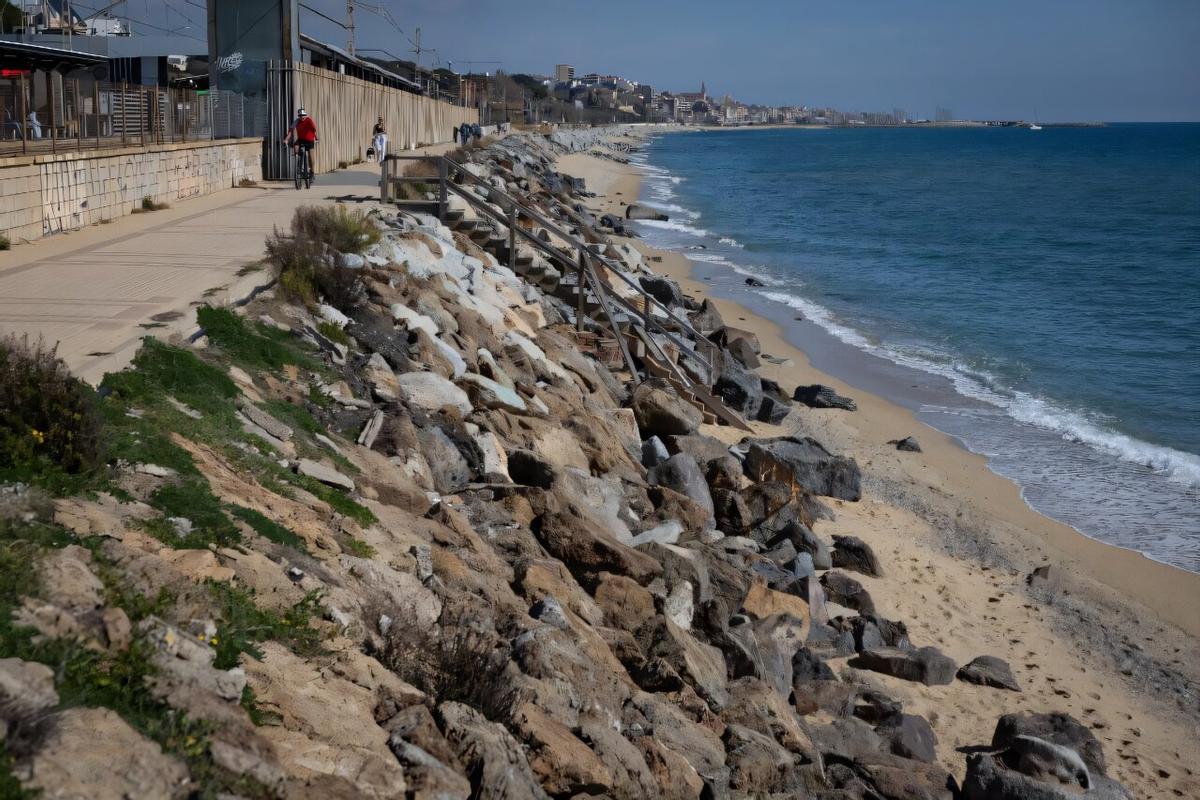 Aspect du littoral de Montgat (Barcelone), qui cause particulièrement la perte d'arène