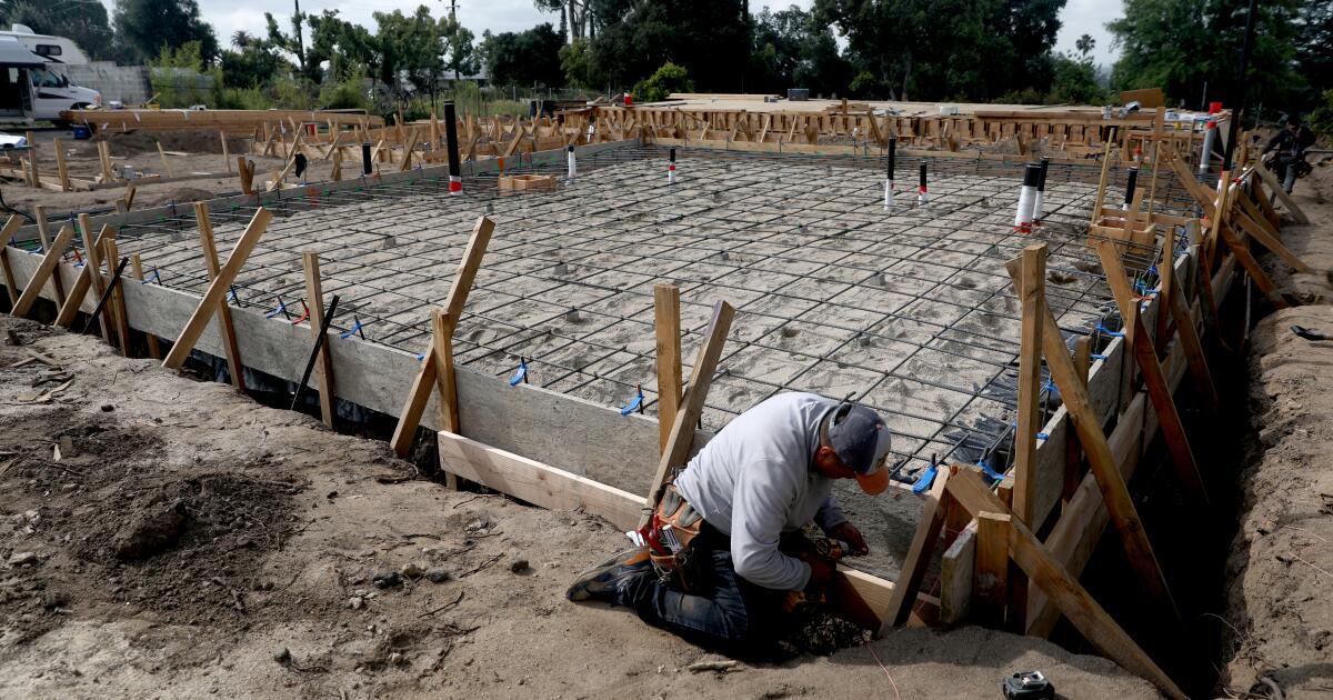 Ils ont perdu leurs maisons dans les incendies. Maintenant, ils reconstruisent avec le tout électrique.