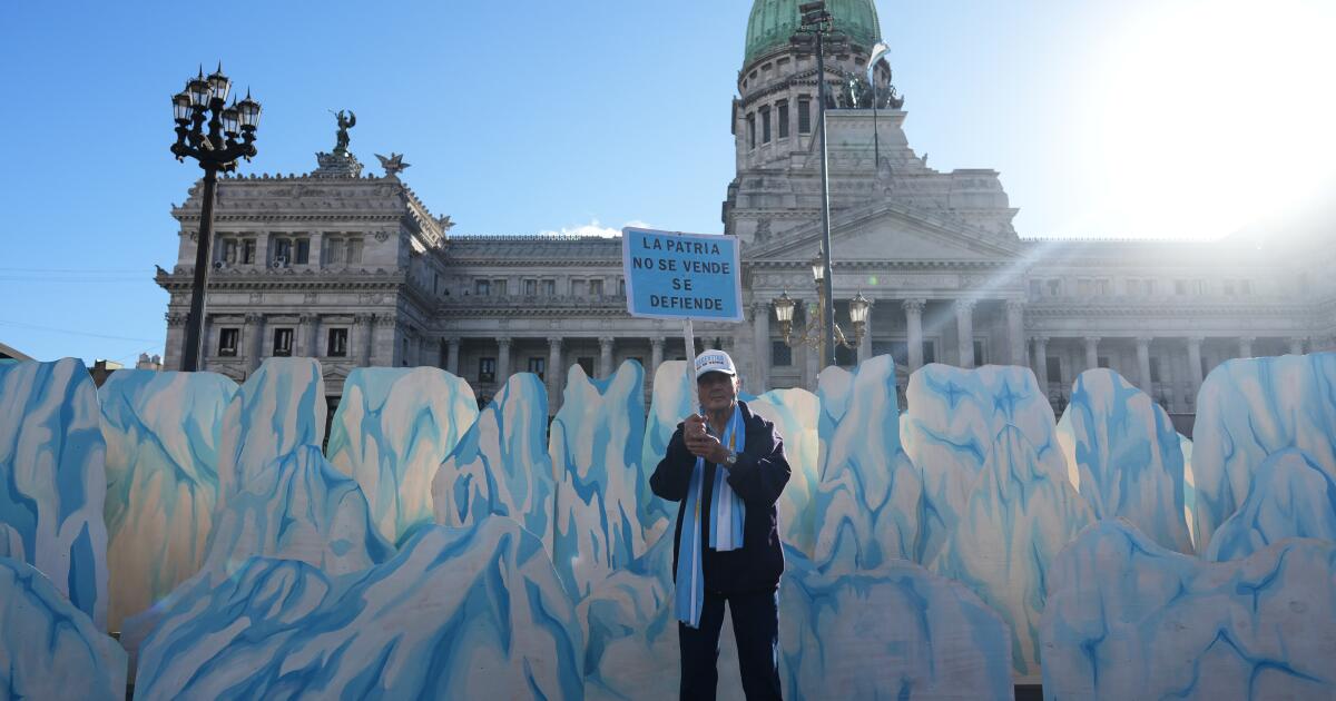 L'Argentine approuve le projet de loi de Milei qui assouplit la protection des glaciers, malgré les réactions négatives environnementales
