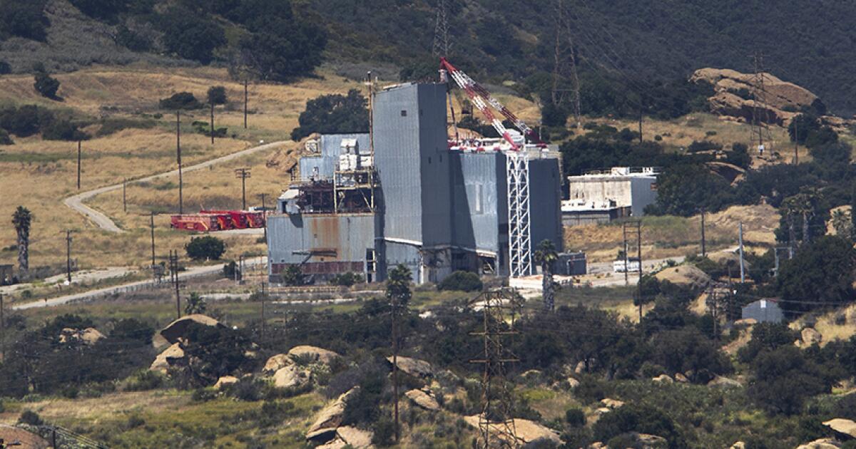 Un incendie de sable brûle près du site contaminé de Santa Susana, suscitant des craintes