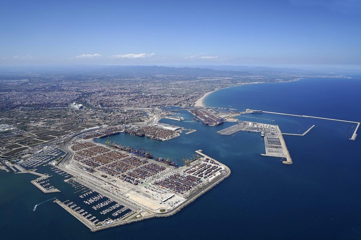 L'amplification du port de Valence provoque des dommages de tout type, affirme-t-il.