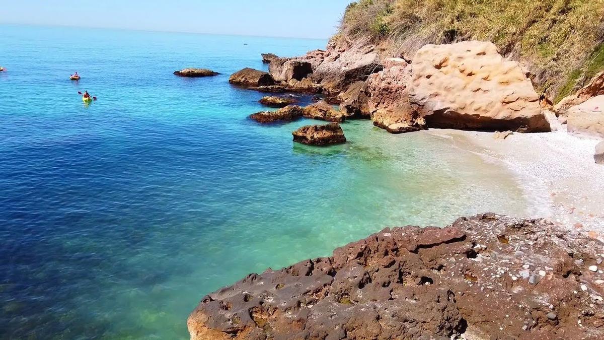 Playa de Maro, à Málaga, une des « galardonadas » avec bandera noire pour problèmes de vertiges