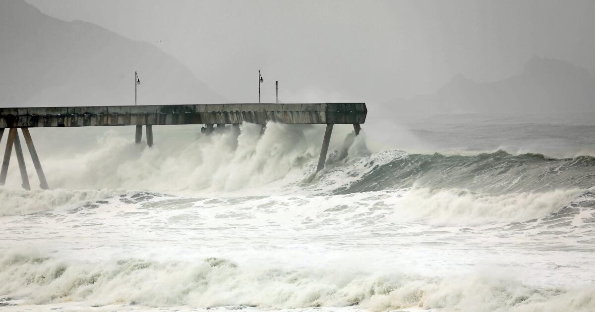 Fissures de la jetée Pacifica ; une autre victime côtière alors que la mer continue de monter
