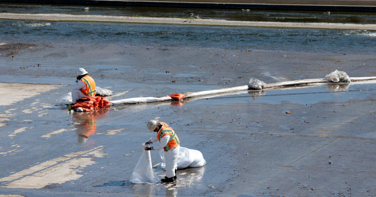 L'eau de l'incendie de Boyle Heights transporte de la mousse dans la rivière LA
