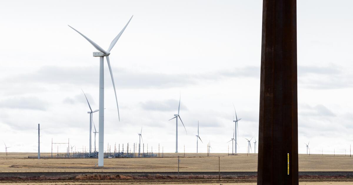 Le plus grand projet éolien de l’histoire des États-Unis, SunZia, a commencé à alimenter la Californie en électricité.