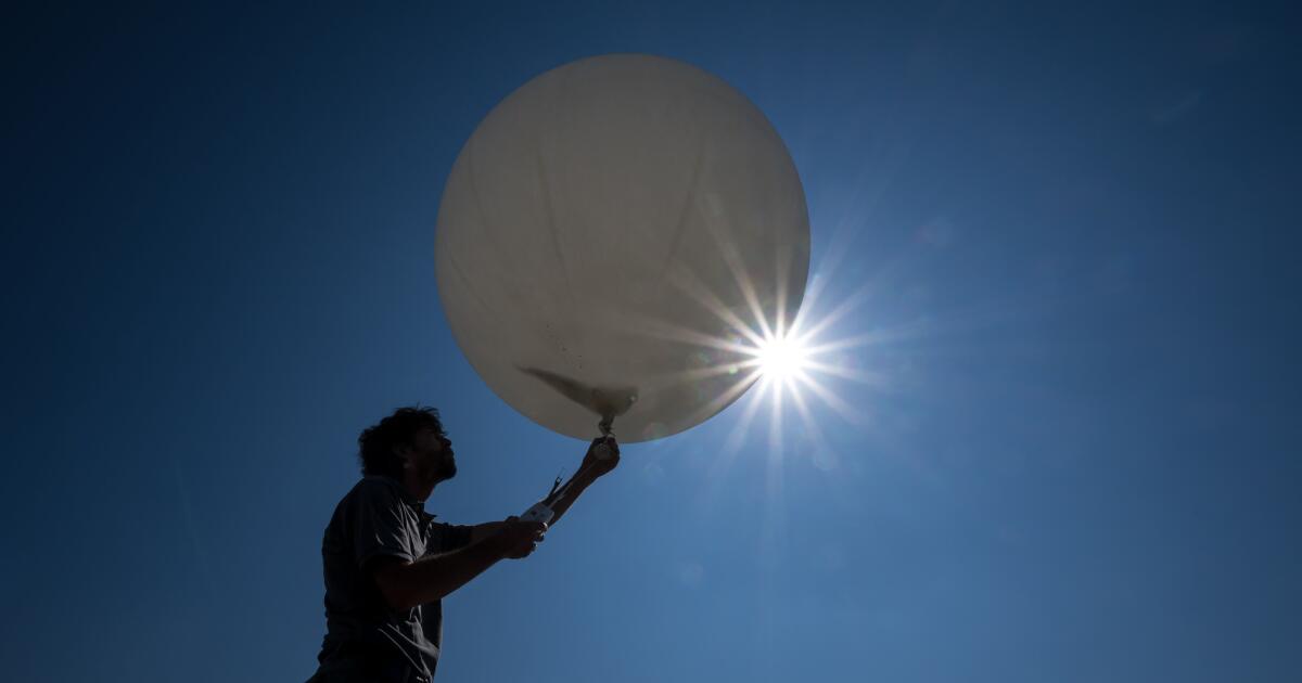 Un jeune de 22 ans réinvente les ballons météorologiques pour les rendre moins coûteux et moins coûteux