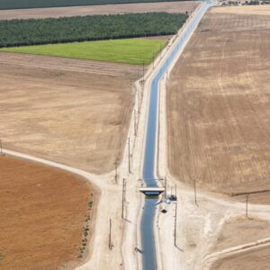 Alors que les restrictions d’eau frappent les agriculteurs, l’énergie solaire prend tout son sens