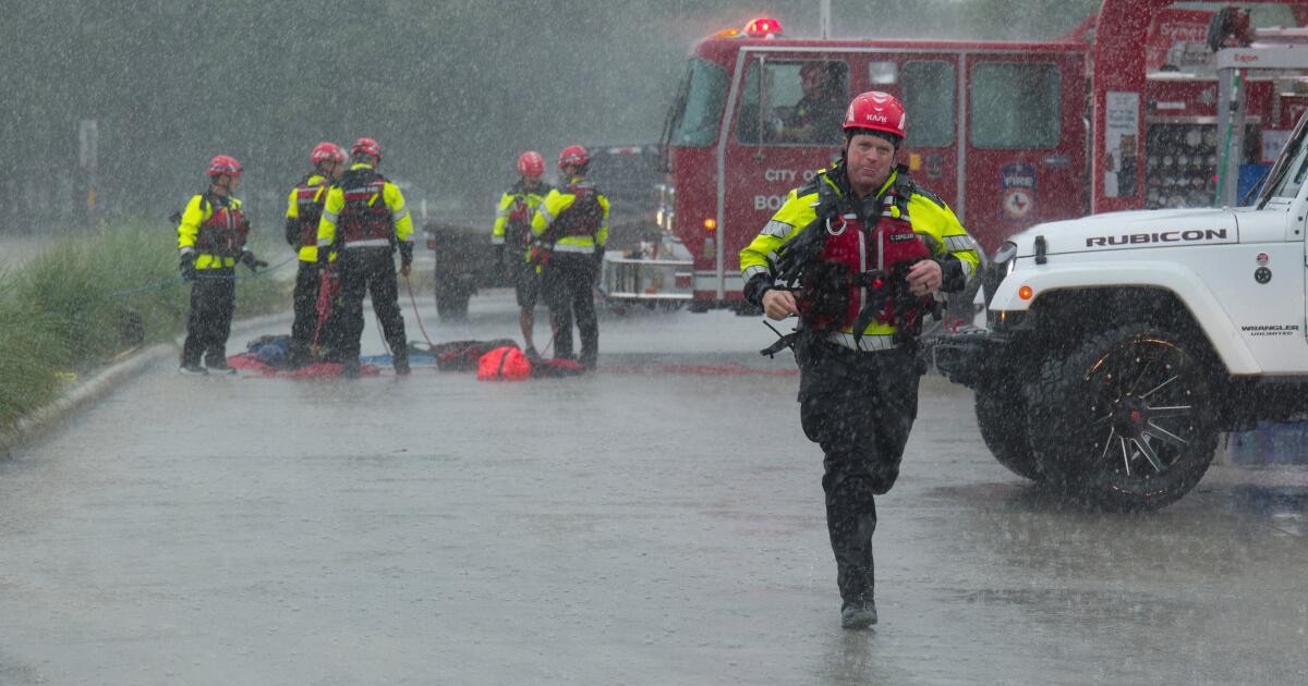 Au moins une personne est décédée alors que les inondations au Texas obligent les évacuations et les sauvetages, selon le gouverneur