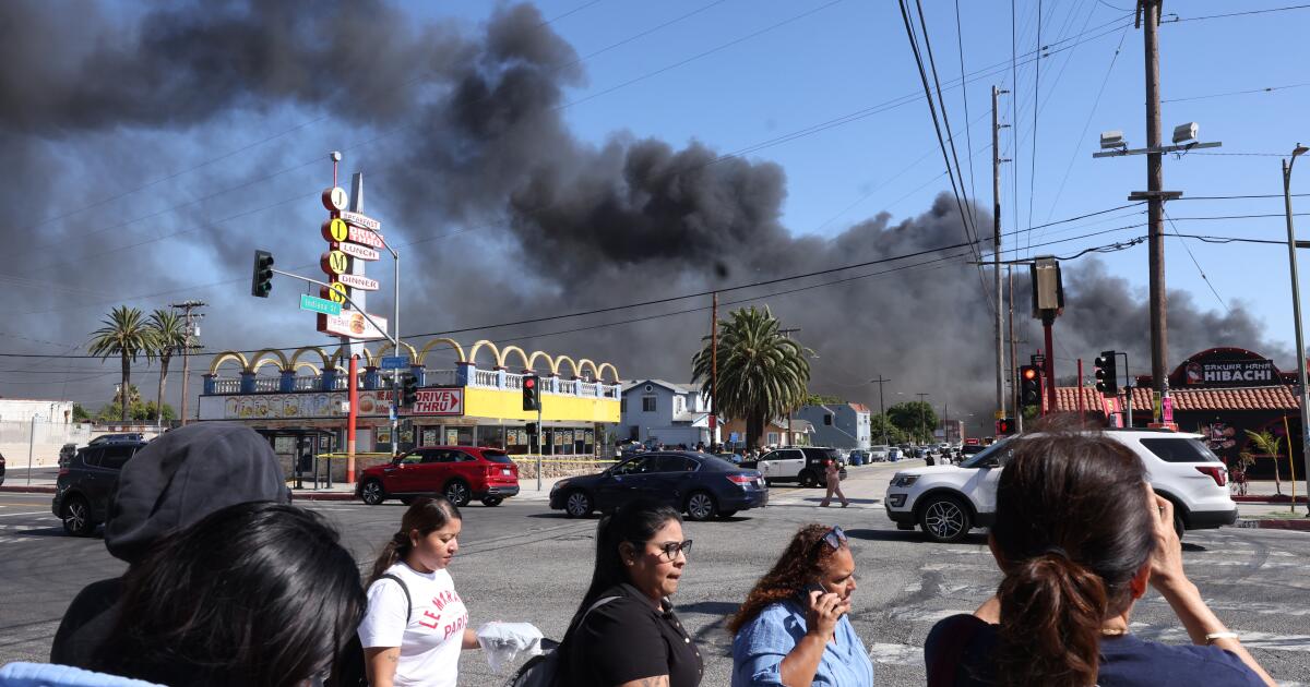 L'incendie de Boyle Heights a étouffé certaines parties de Los Angeles avec une pollution astronomique par la suie