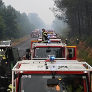 La France et l’Espagne luttent contre les incendies de forêt alors que plus de 250 000 personnes sont contraintes de fuir