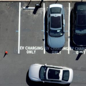 Les véhicules électriques Toyota et Subaru redonnent vie à un marché en difficulté