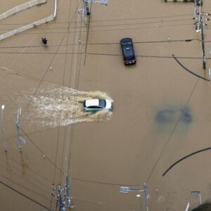 Des pluies record inondent l'est de Tokyo, faisant au moins 5 morts