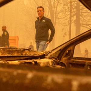 Face aux protestations, Newsom abandonne la plupart du plan limitant les responsabilités des services publics en matière d'incendies de forêt