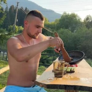 Ivan Kovach, à propos de sa vie dans les montagnes d'Ukraine : « Je suis devenu vivant à l'ancienne maison de mon abuelo, m'adaptant à la vie sans civilisation »