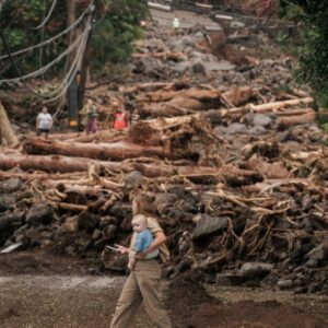 La tempête tropicale Moke avance vers Hawaï alors que les vents se renforcent