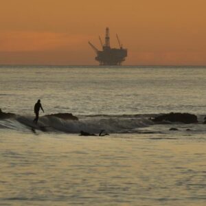 Le juge autorise une compagnie pétrolière controversée à continuer de pomper