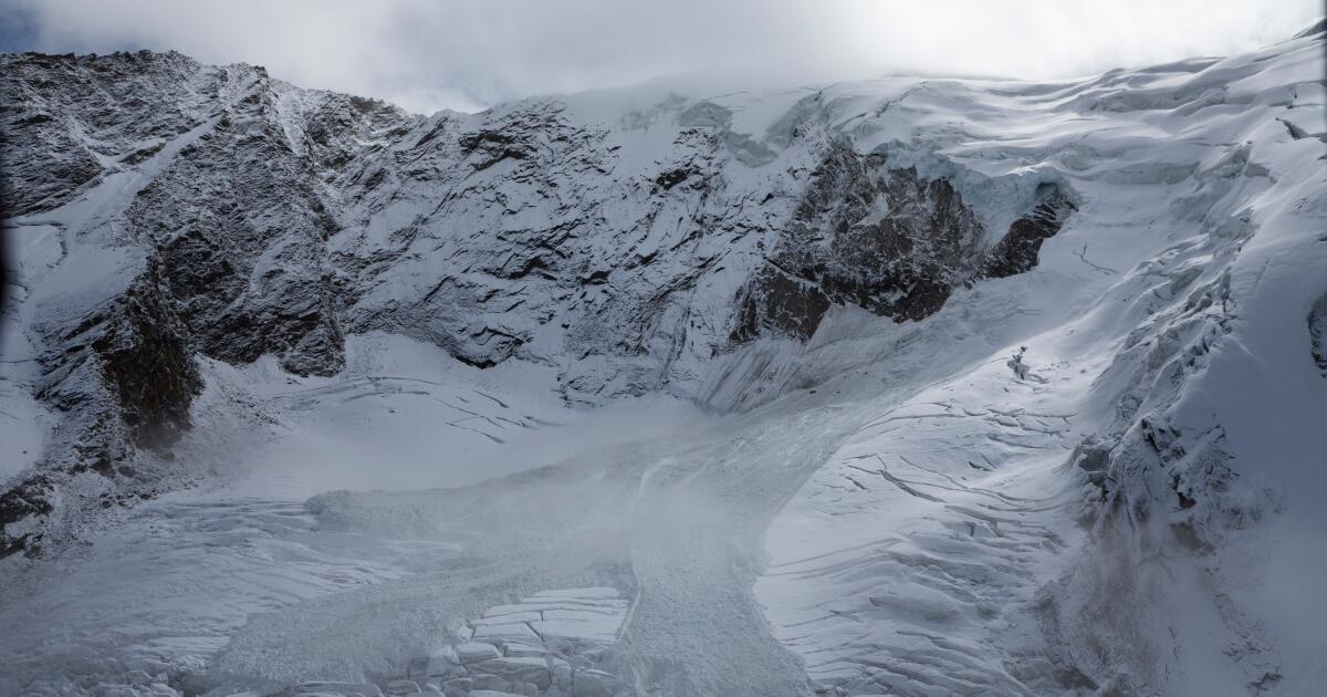 Les corps de deux randonneurs portés disparus depuis plus de 30 ans dans les Alpes suisses sont retrouvés lors de la fonte des glaciers