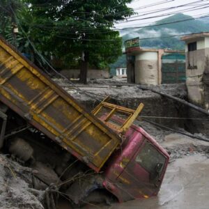 Les inondations au Népal mettent en évidence les risques croissants des glaciers dans le réchauffement de l'Himalaya