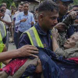 Les inondations font plus de 390 morts au Népal et au Tibet, et plus de 1 400 disparus