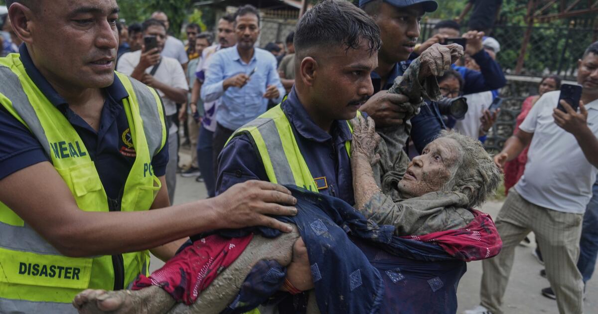 Les inondations font plus de 390 morts au Népal et au Tibet, et plus de 1 400 disparus