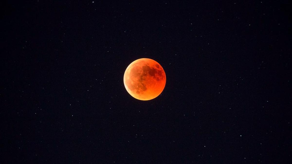Vue d'une des dernières lunes rouges visibles en Espagne.
