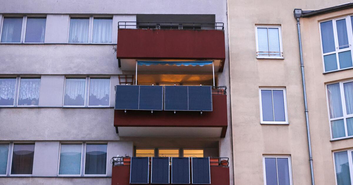 Solaire pour balcon en Californie : le SB 868 légalisera-t-il les panneaux enfichables ?