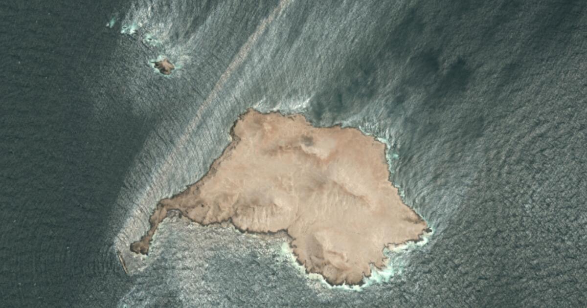 Un pétrolier qui fuit au large des côtes d'Oman s'enfonce plus profondément, montrent des images satellite
