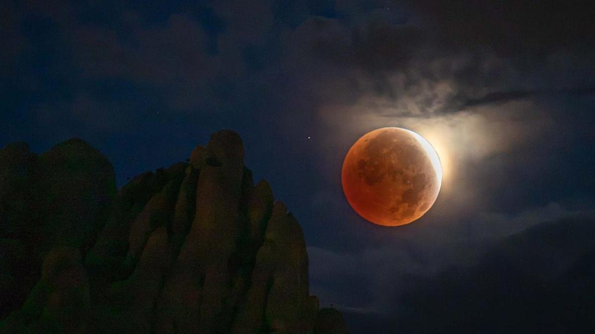 Así fue el eclipse lunar que puso el broche de oro a una noche única