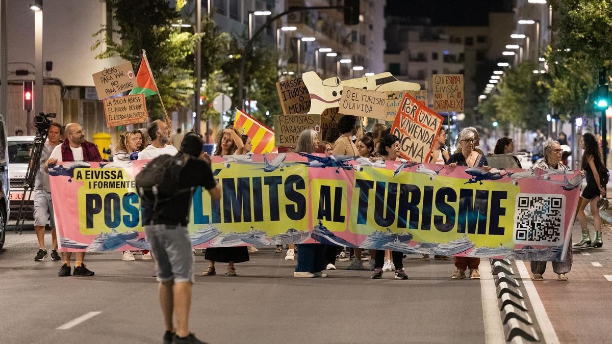 Manifestación contra la masificación turística en Ibiza
