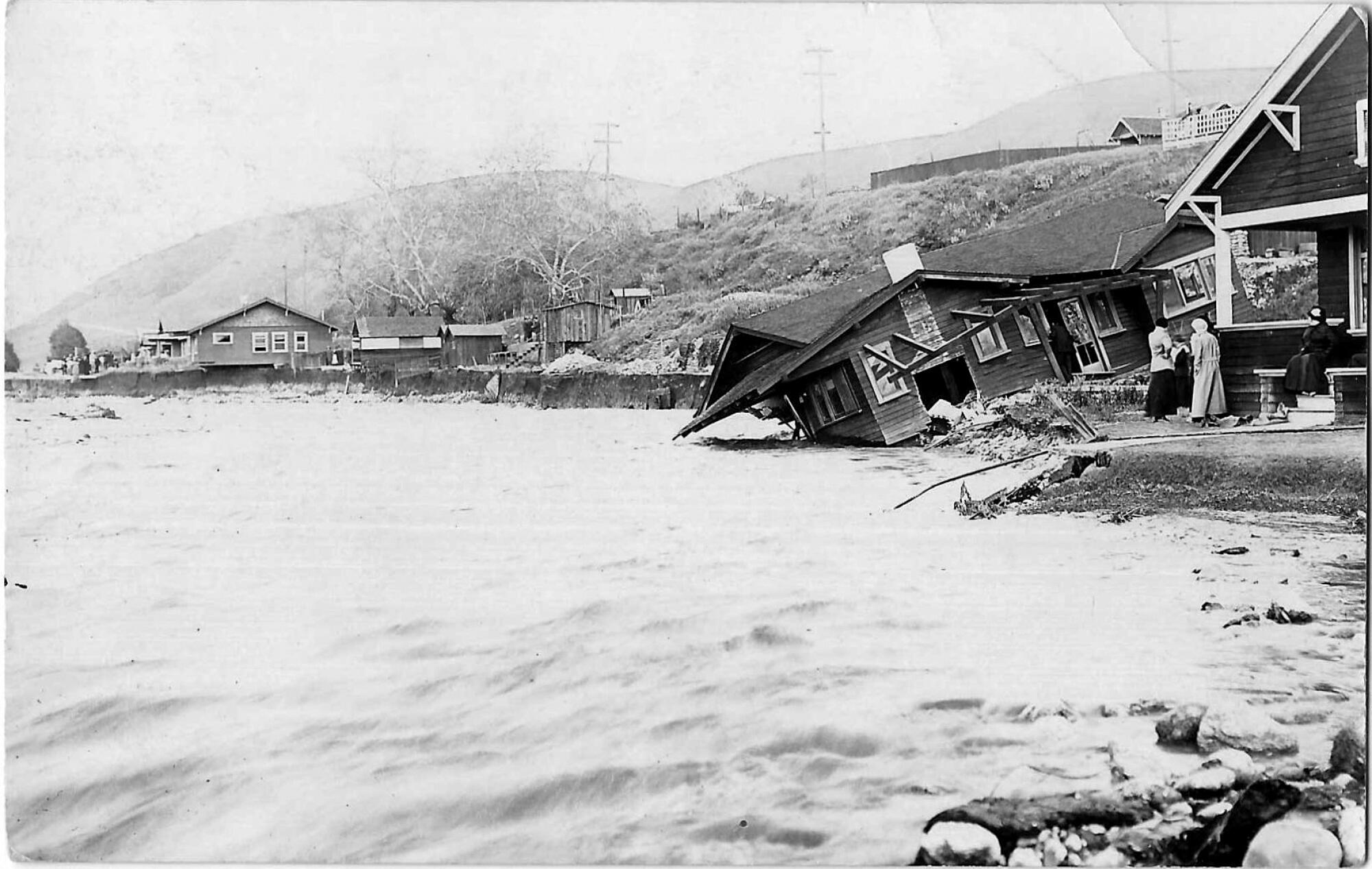 Dommages causés par les inondations de 1938. Carte postale vintage de la collection de Patt Morrison