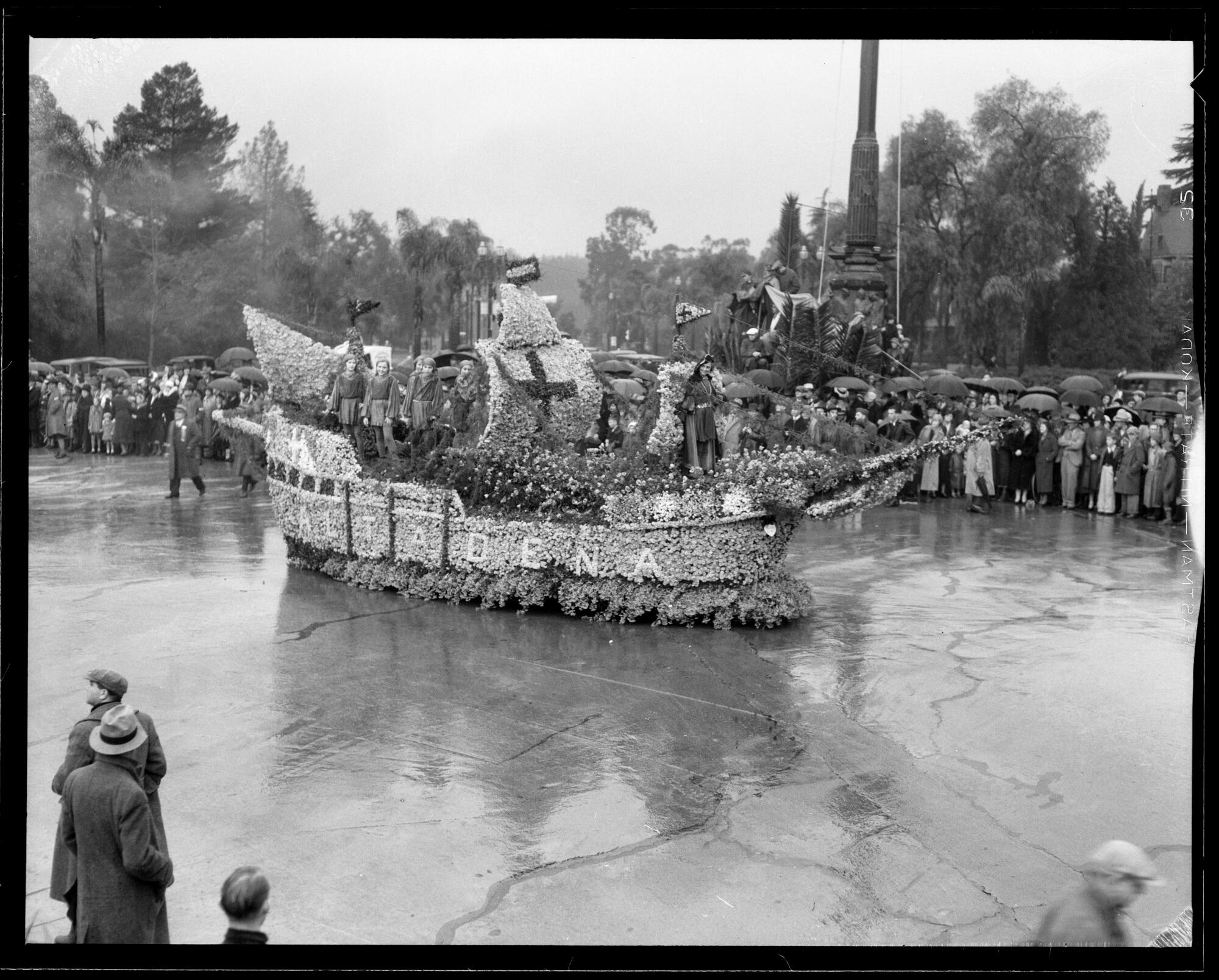 "Naviguez" flotter lors du défilé du Tournoi des Roses, Pasadena, le 1er janvier 1934.