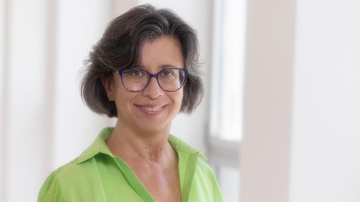 Olga Alcaraz destaca la incoherencia climática de las ampliaciones previstas por AENA