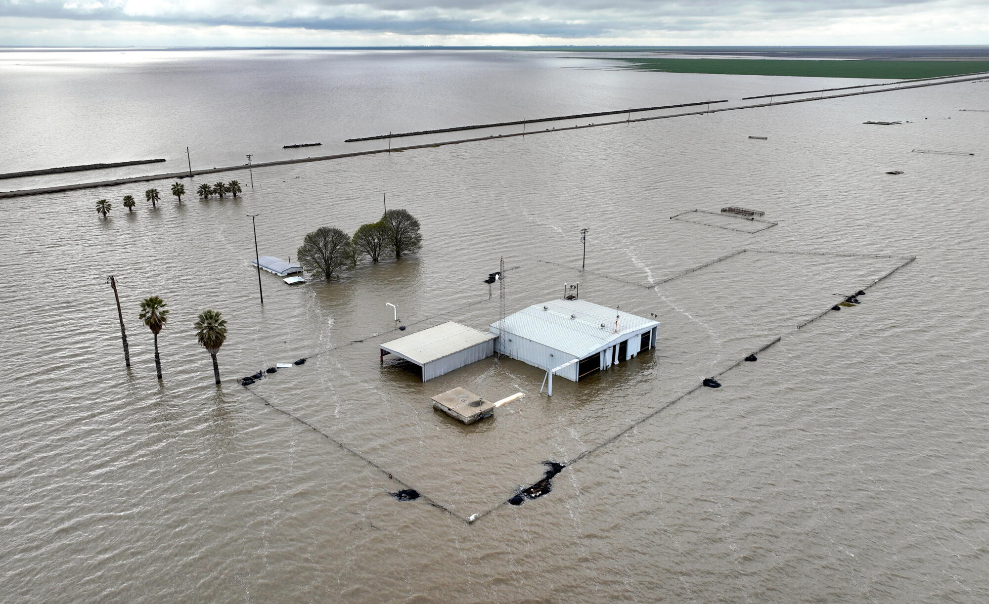 En mars 2023, le lac Tulare est réapparu sur les terres agricoles de la vallée de San Joaquin.