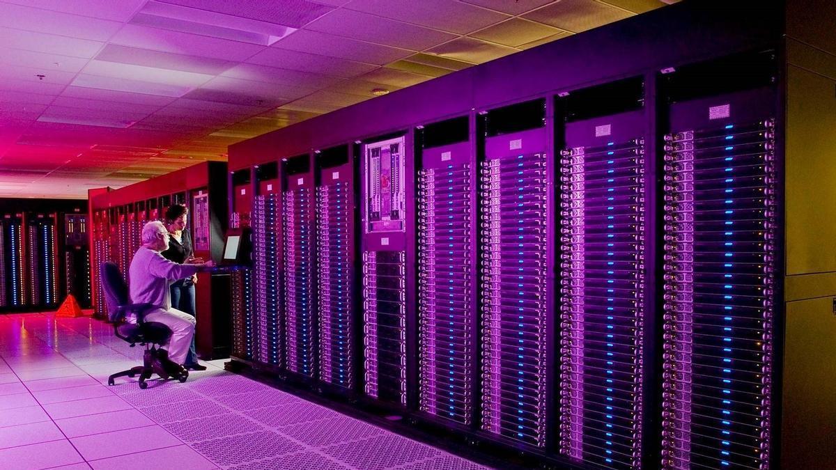 Interior de un centro de datos, grandes consumidores de agua para su refrigeración
