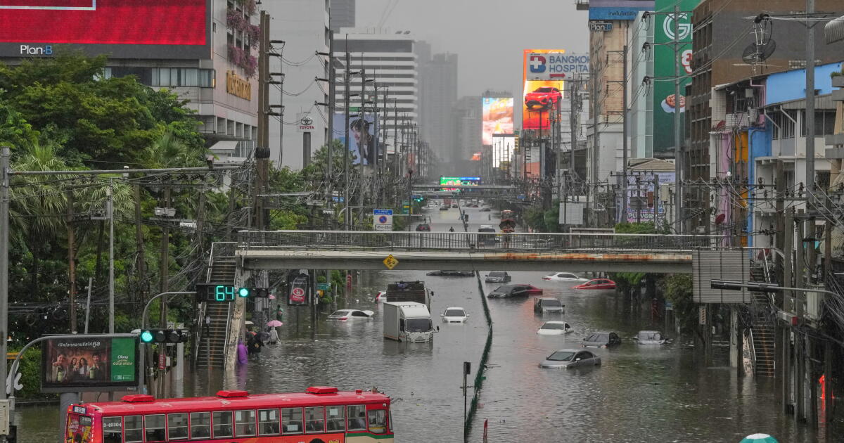 De fortes pluies et des inondations à Bangkok perturbent la circulation et provoquent des évacuations