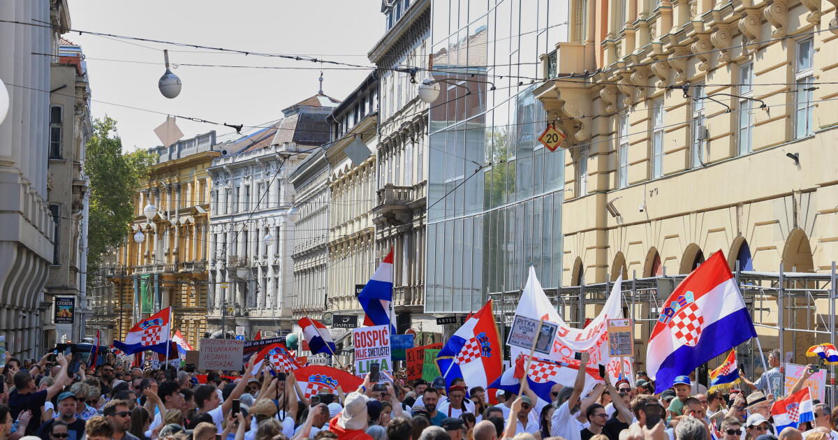 Des milliers de personnes se rassemblent en Croatie pour exiger le nettoyage urgent des déchets toxiques d'une ville