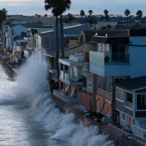 La côte californienne se prépare à de nouveaux coups alors qu’une nouvelle vague liée à El Niño émerge dans le Pacifique