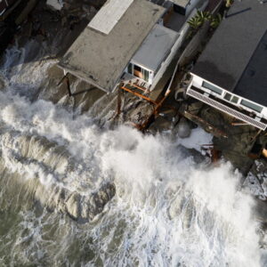 Le littoral de SoCal est frappé par Marie alors qu'El Niño ne fait que commencer