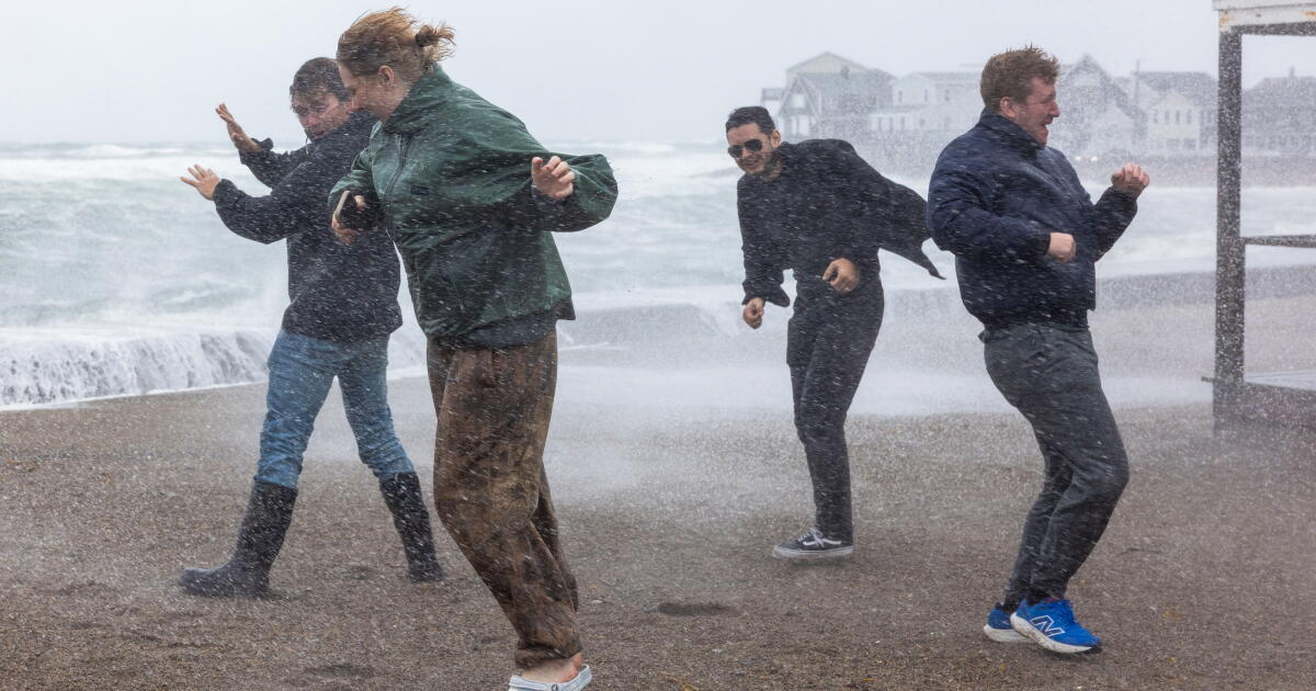 Nor'easter provoque des inondations côtières, des pannes et 1 mort